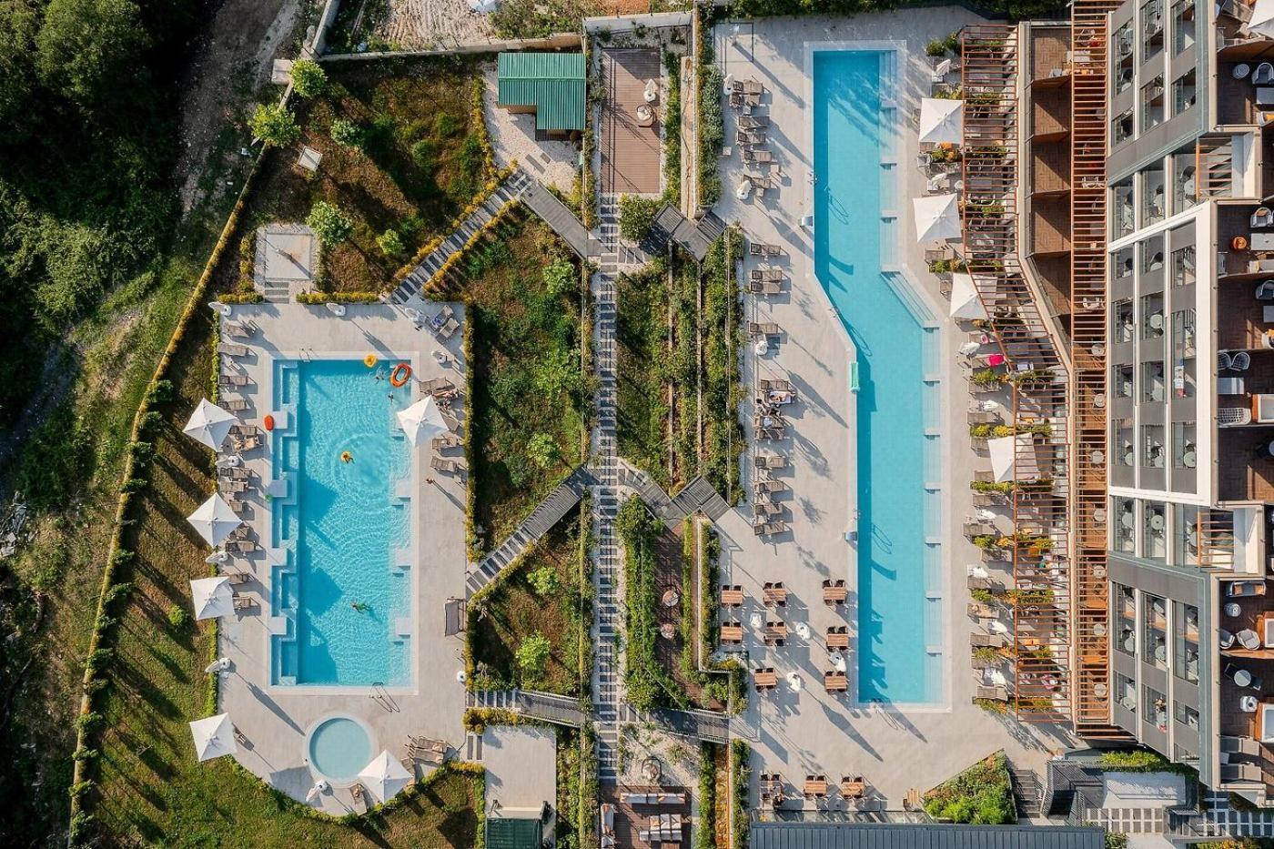 Montenegro Lodge Kavac ภายนอก รูปภาพ Aerial view of the hotel